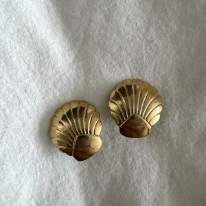 Vintage gold shell earrings